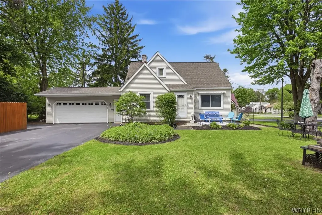 8730 Sunset Drive, Clarence