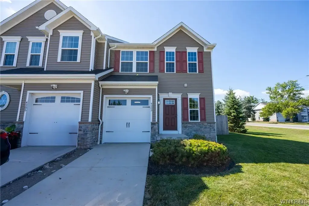 4203 Arthur Court, Hamburg