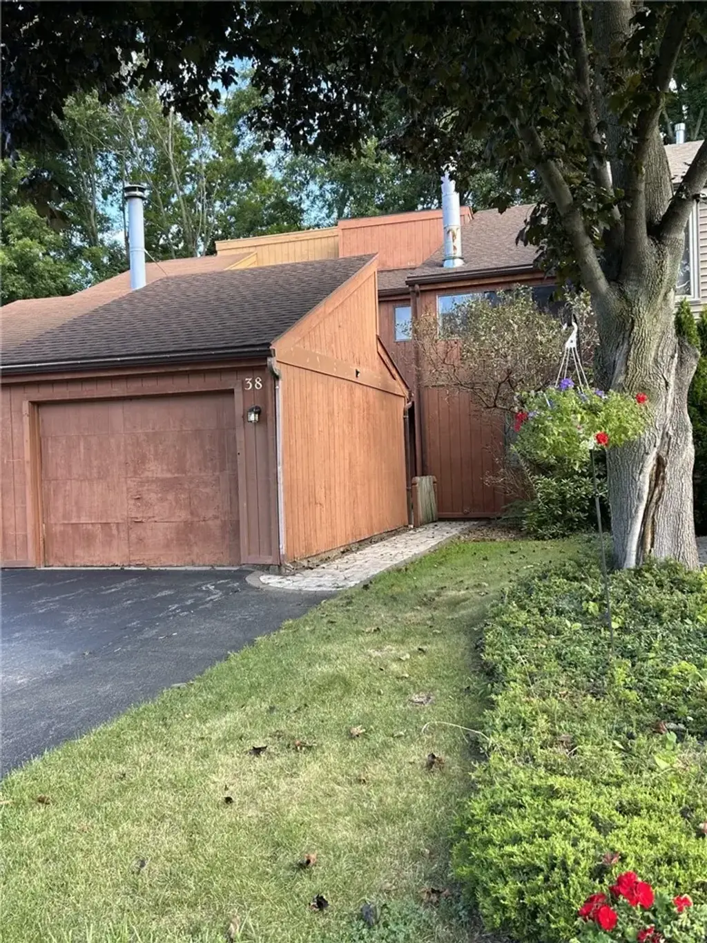 38 Tilegate Glen, Perinton