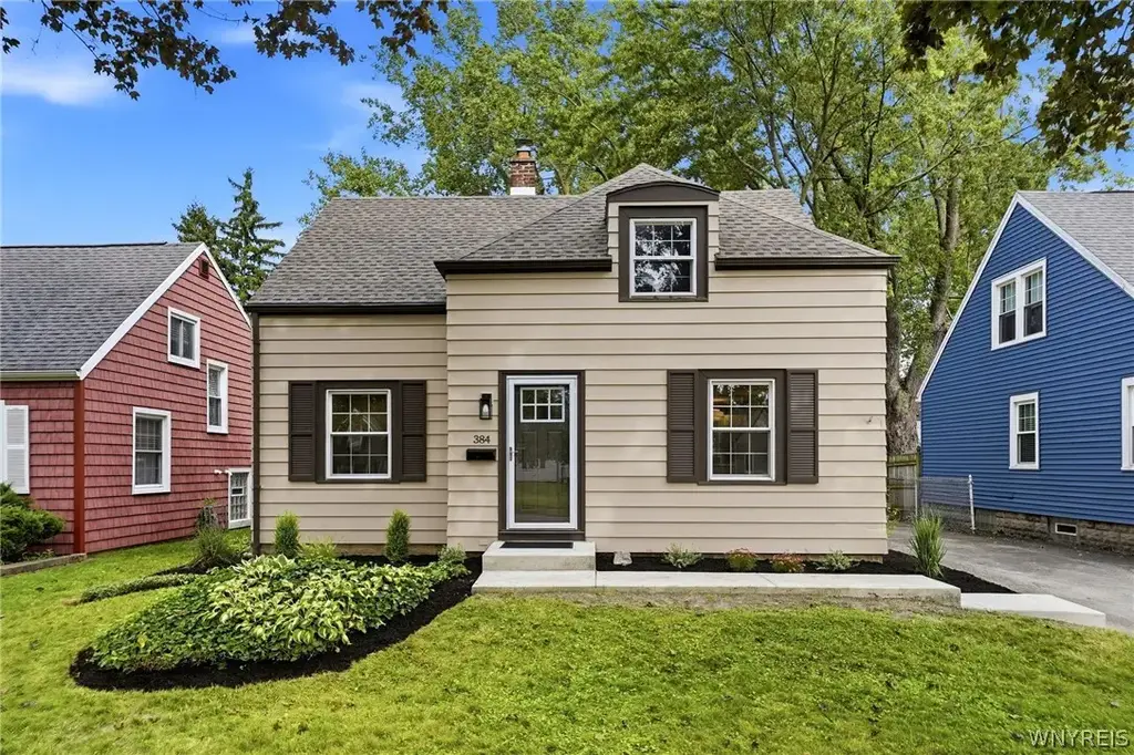 384 Huxley Drive, Amherst