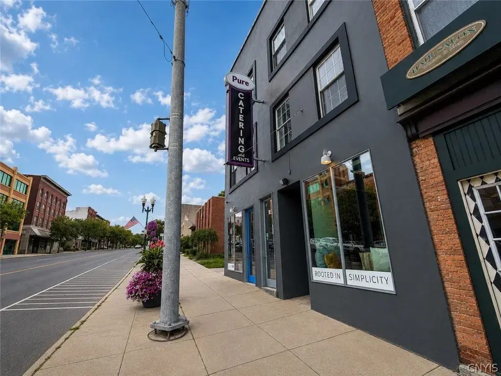 10 E Genesee Street, Auburn
