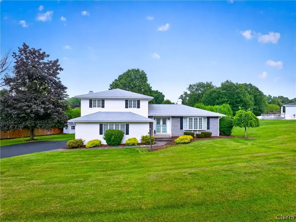 67 Taber Road, New Hartford