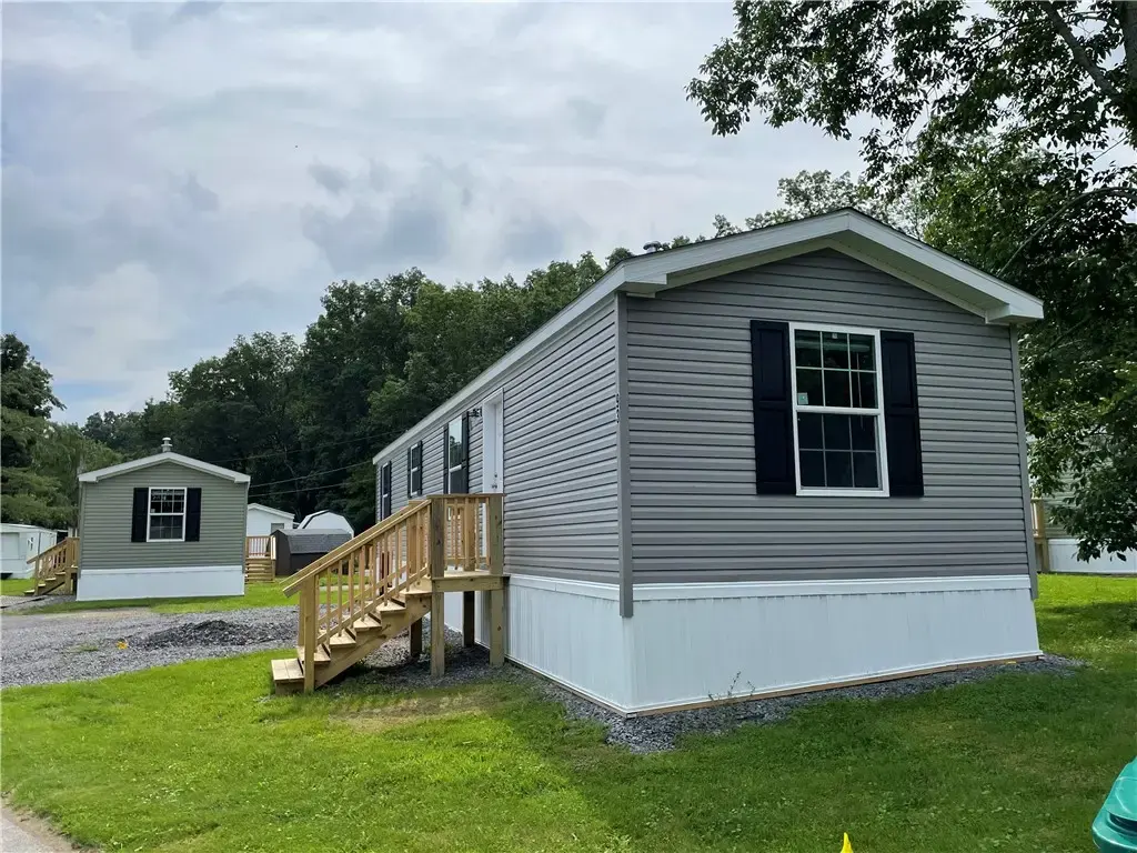 93 Northrup Circle, Farmington