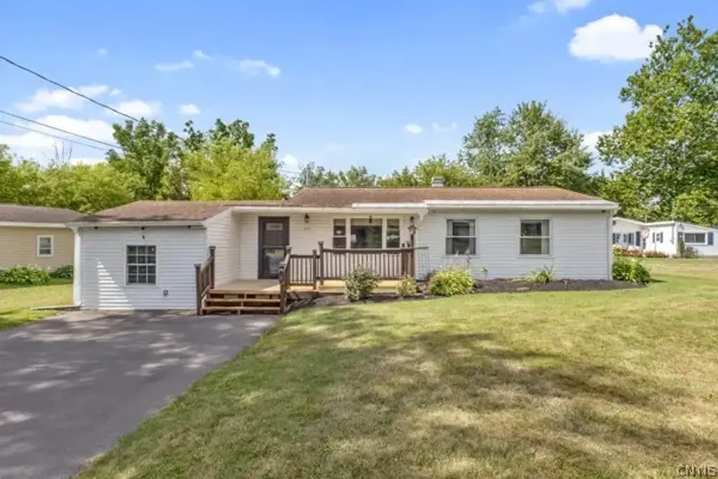 8271 Hamilton Drive, Lysander