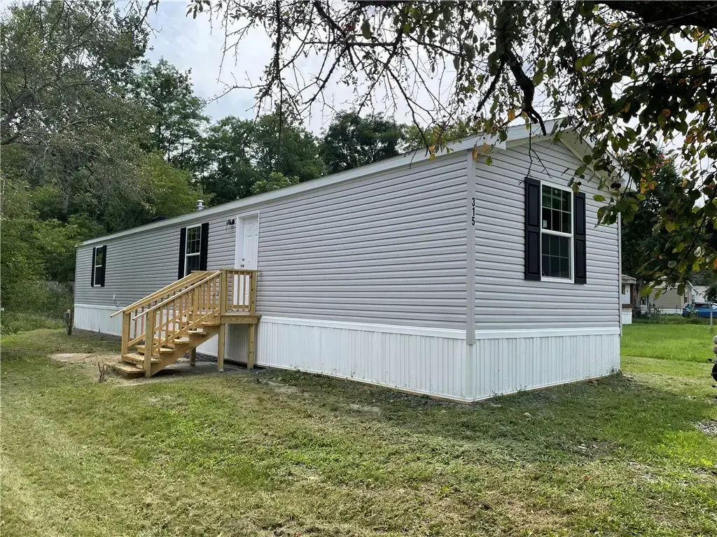 315 Poole Circle, Newfield