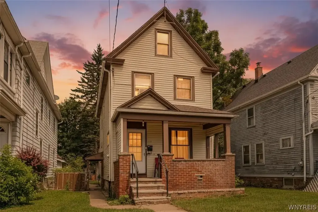2222 Whitney Avenue, Niagara Falls