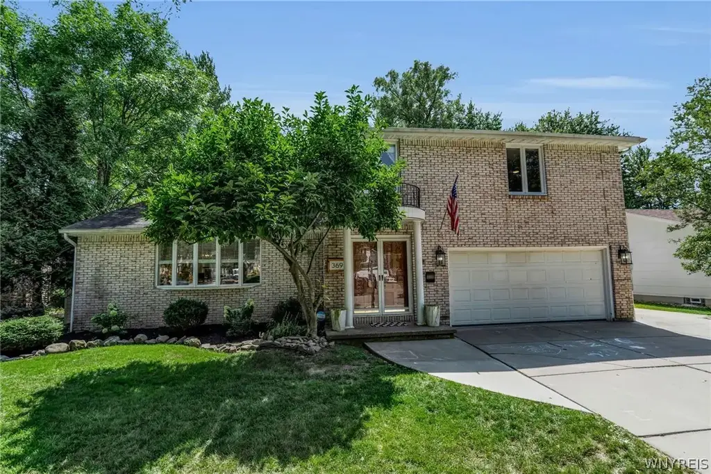 369 Countryside Lane, Amherst
