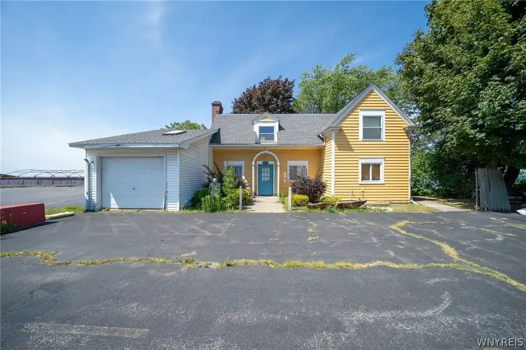 4904 Lake Shore Road, Hamburg