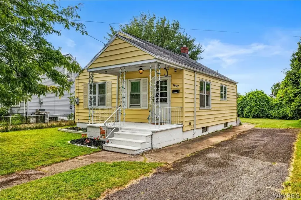 3607 Ferry Avenue, Niagara Falls
