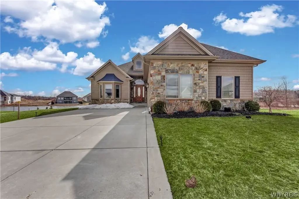 5473 Firefly Court, Clarence