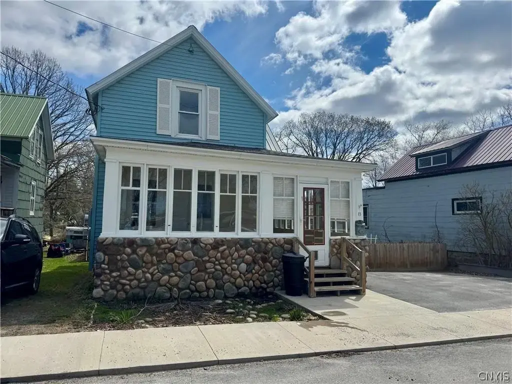 8 2nd Street, Alexandria