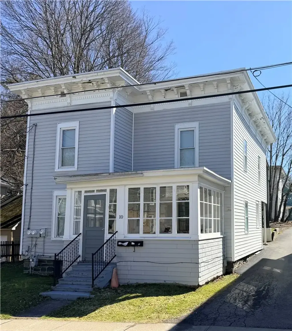 10 Reynolds Avenue, Oneonta