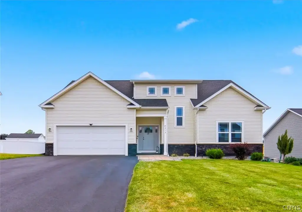 213 Bloomfield Street, Van Buren