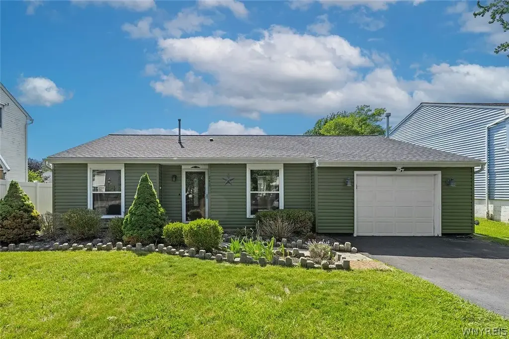 242 Sundridge Drive, Amherst