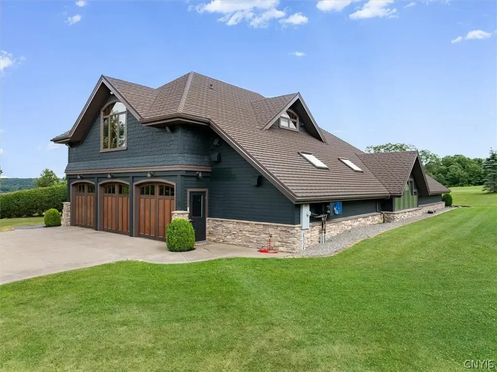8944 Tibbitts Road, New Hartford