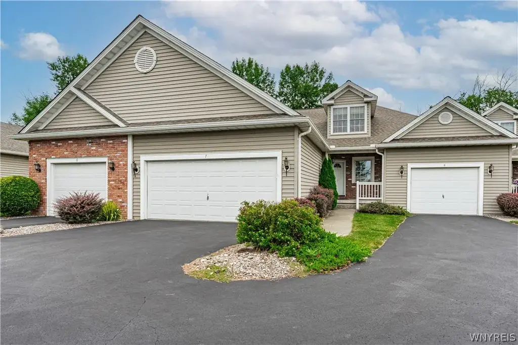 6861 Nickis Lane, Wheatfield