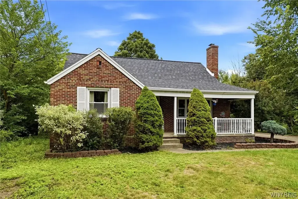 5955 Dover Road, Hamburg