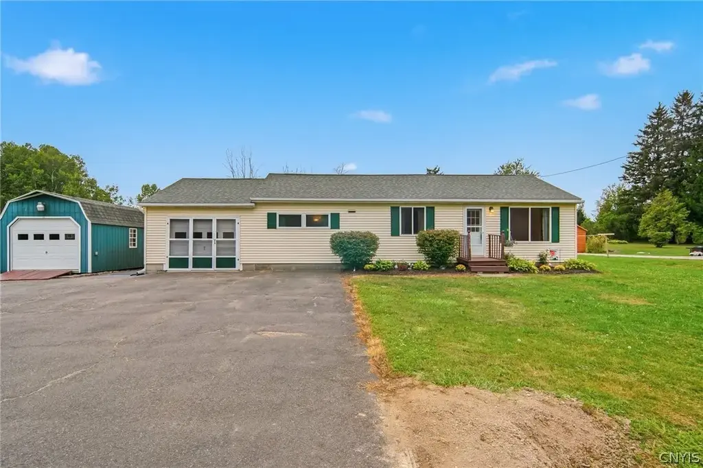 1325 County Route 12, Schroeppel