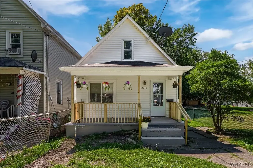 2215 Cudaback Avenue, Niagara Falls