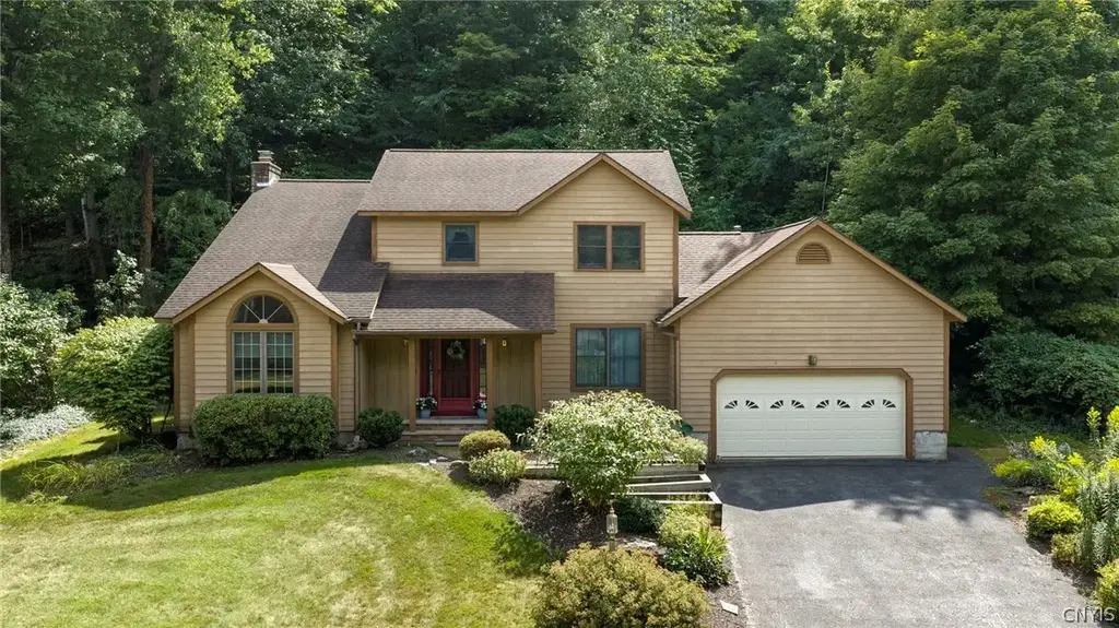 5169 Wagon Trails End, Onondaga
