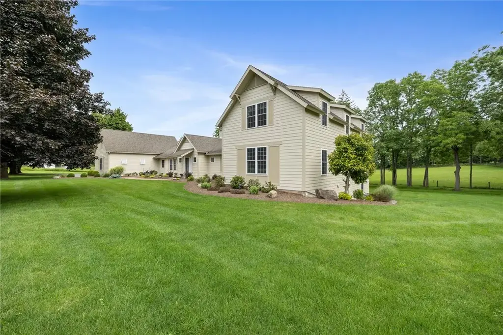 326 W Bloomfield Road, Pittsford