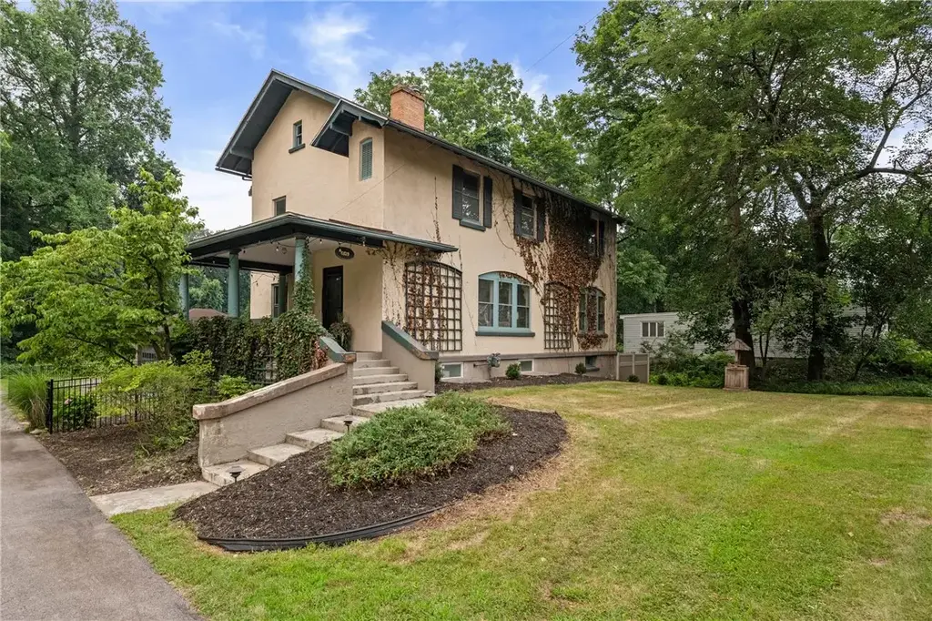 2179 Five Mile Line Road, Penfield