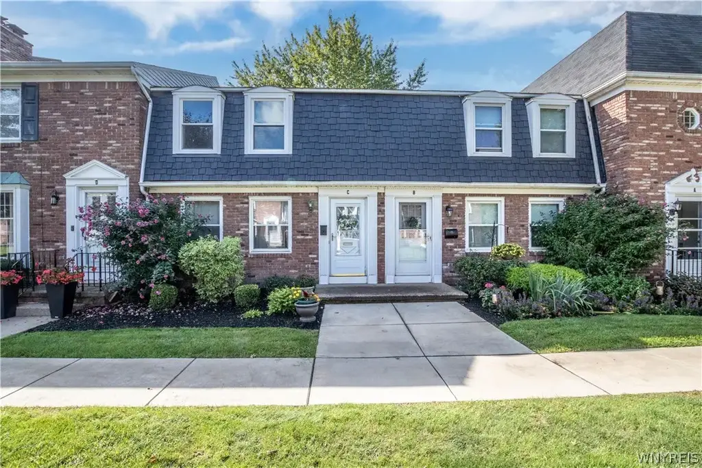 25 Oakbrook Drive # C, Amherst