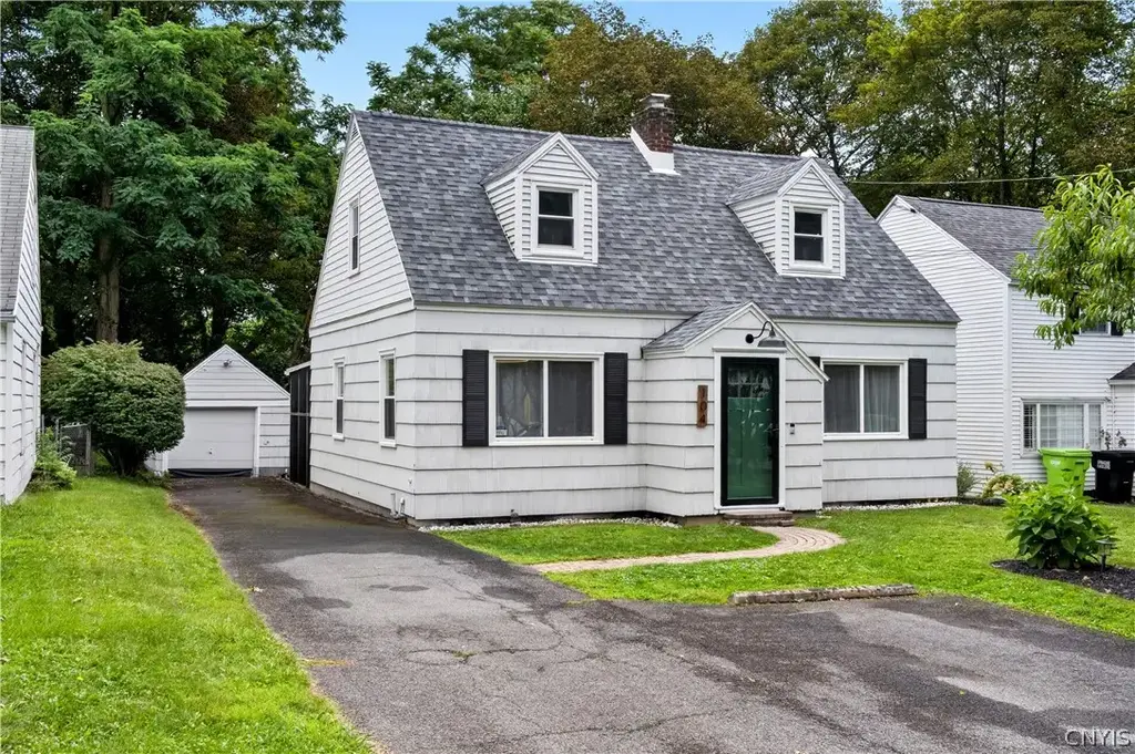 104 Cleveland Boulevard, Manlius