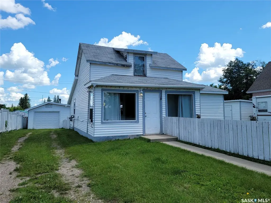 118 1st Street W, St Walburg