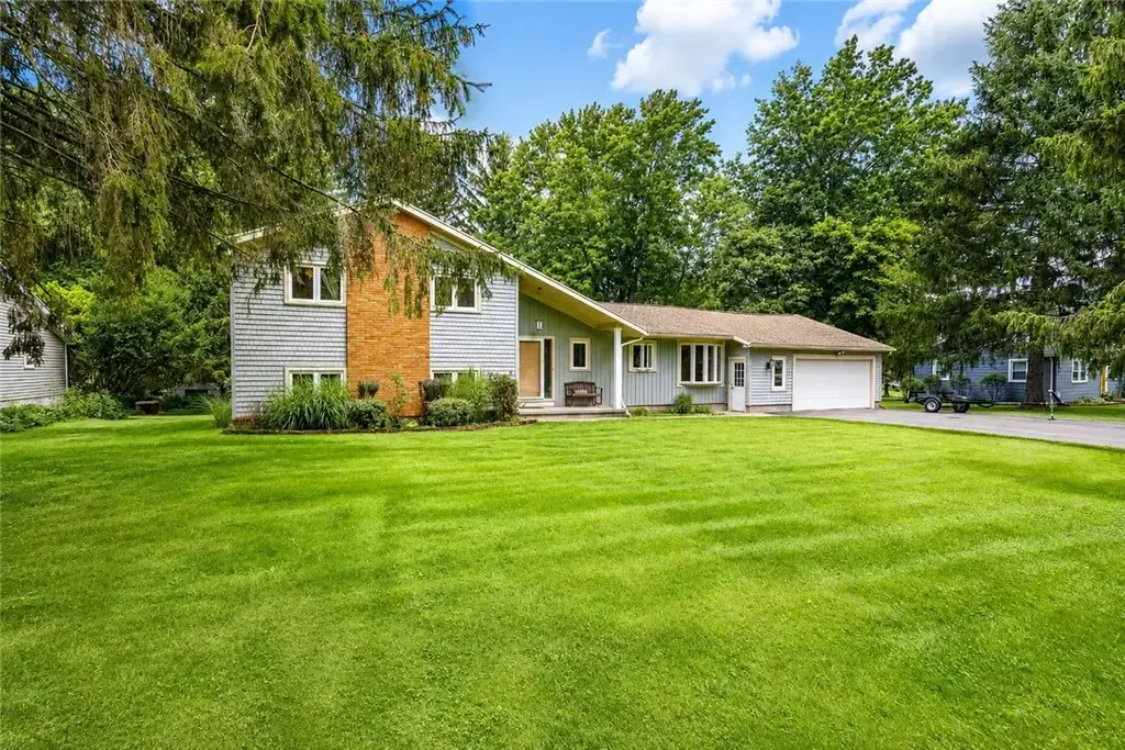 105 Merryhill Drive, Penfield