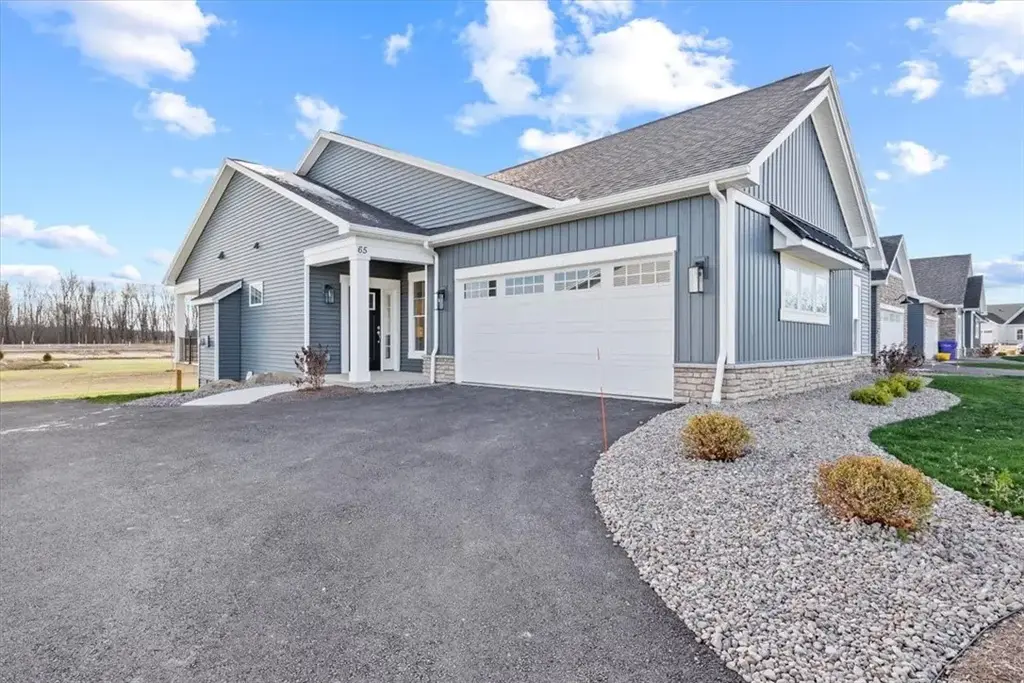 129 Cedarway Circle # 401, Webster