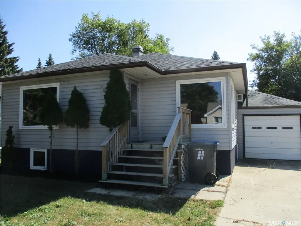 227 7th Avenue E, Melville