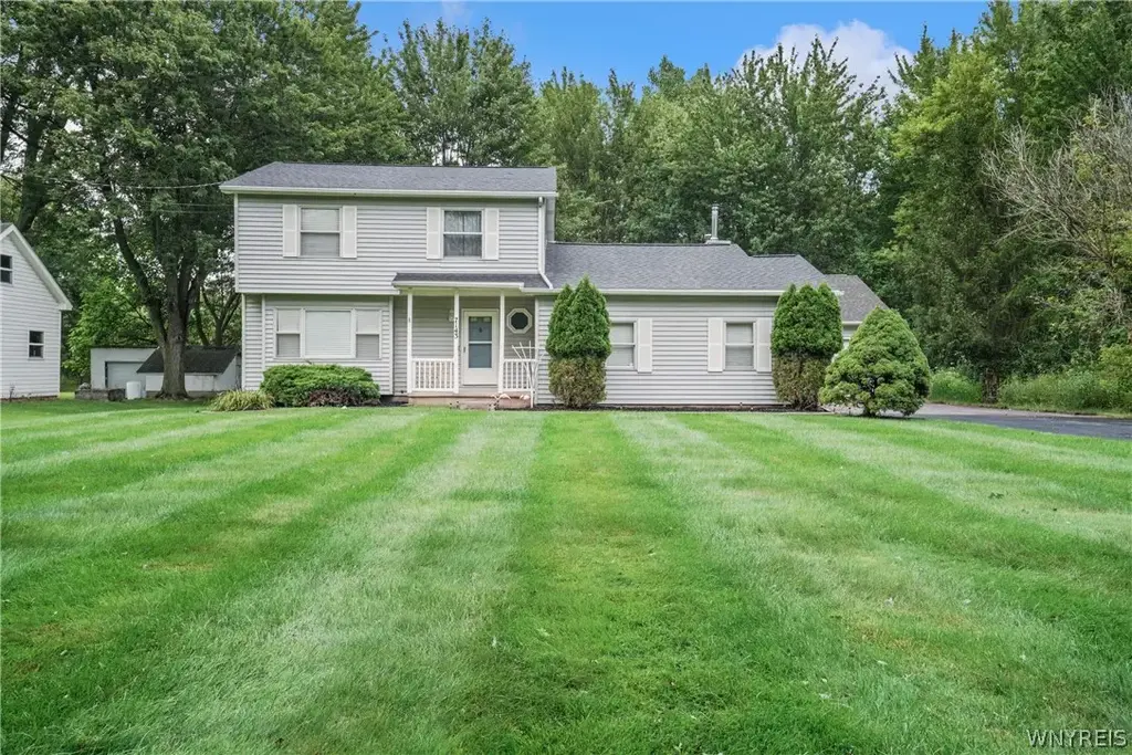 7143 Akron Road, Lockport Town