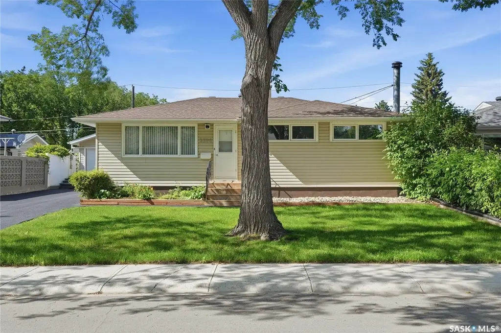 3326 4th Avenue N, Regina