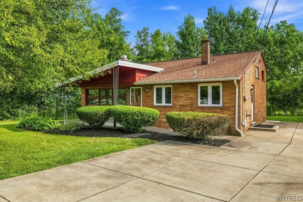 5261 Military Road, Lewiston