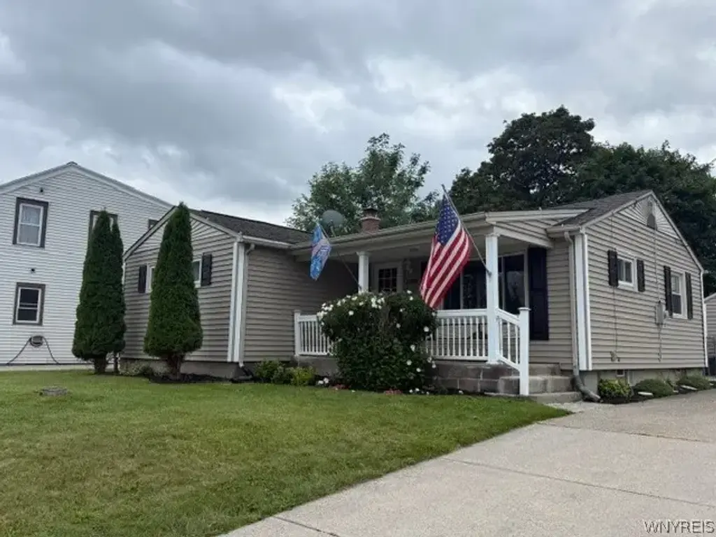 1700 Eggert Road, Amherst