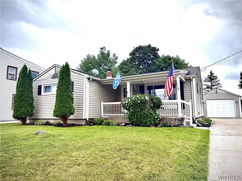 1700 Eggert Road, Amherst