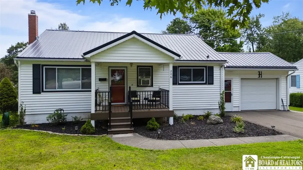 206 Seymour Street, Pomfret