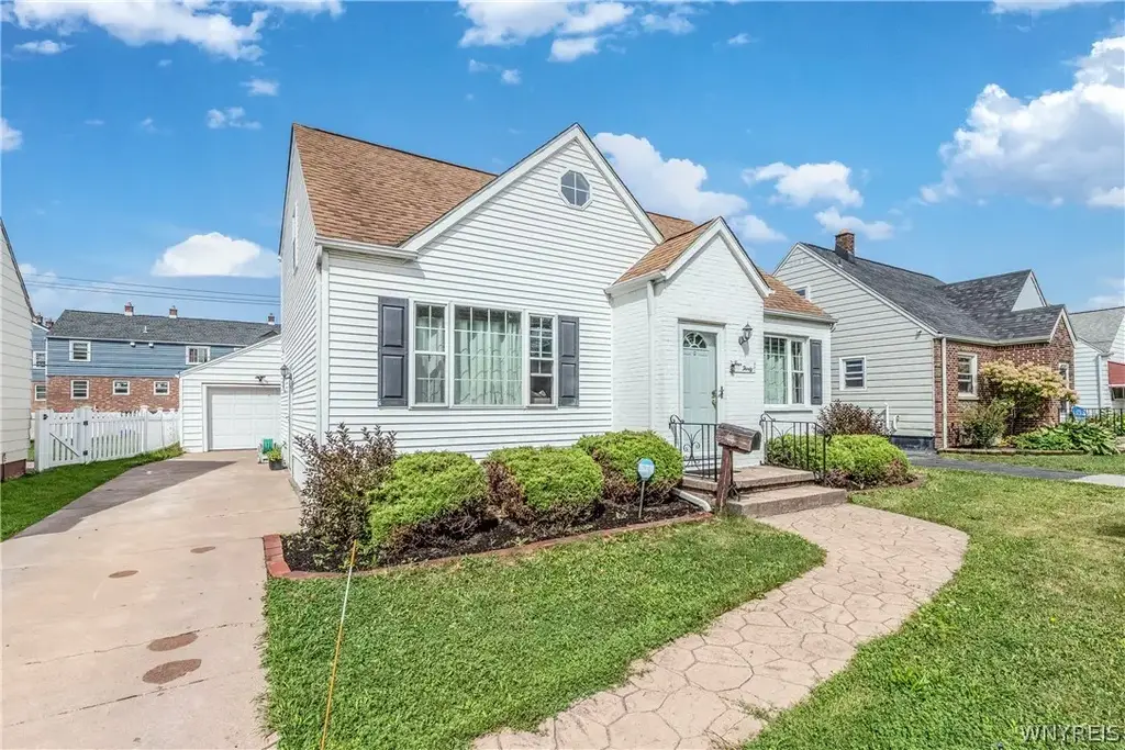 430 Capen Boulevard, Amherst