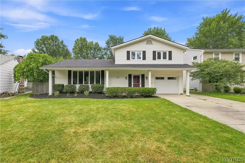 82 Joanie Lane, Amherst