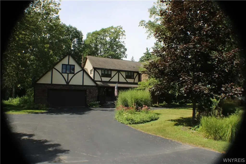 5311 Tonawanda Creek Road, Pendleton