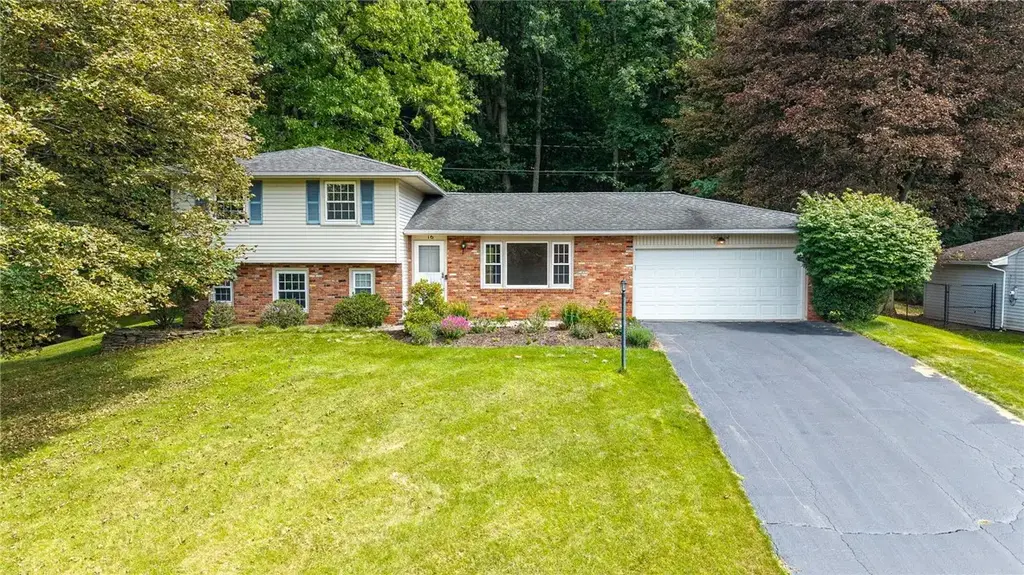 16 Bittersweet Road, Perinton