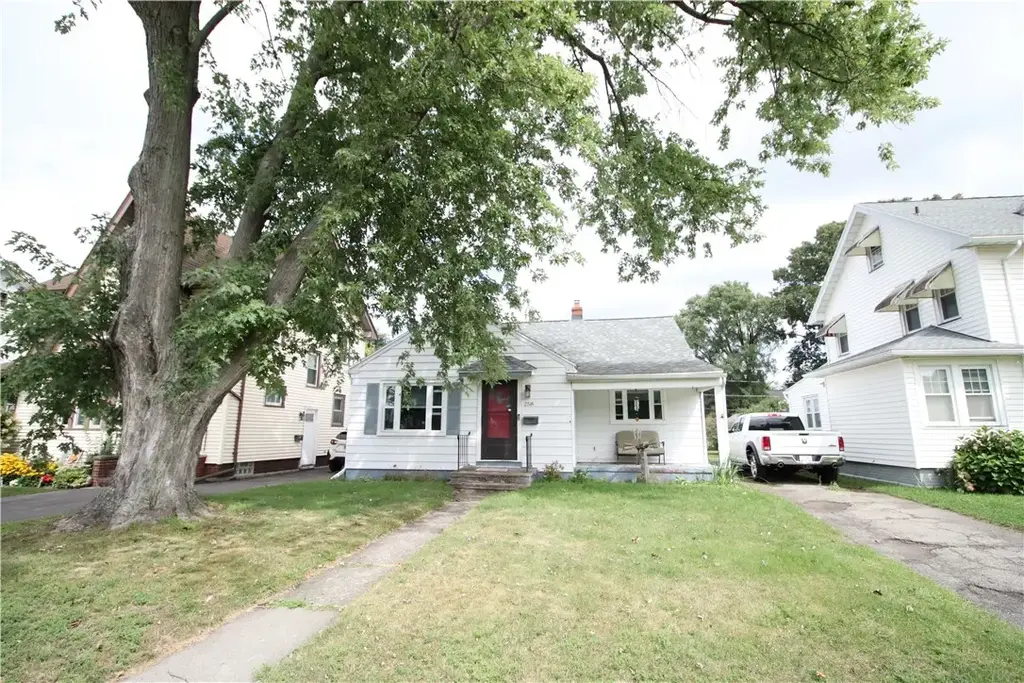 258 Rawlinson Road, Irondequoit