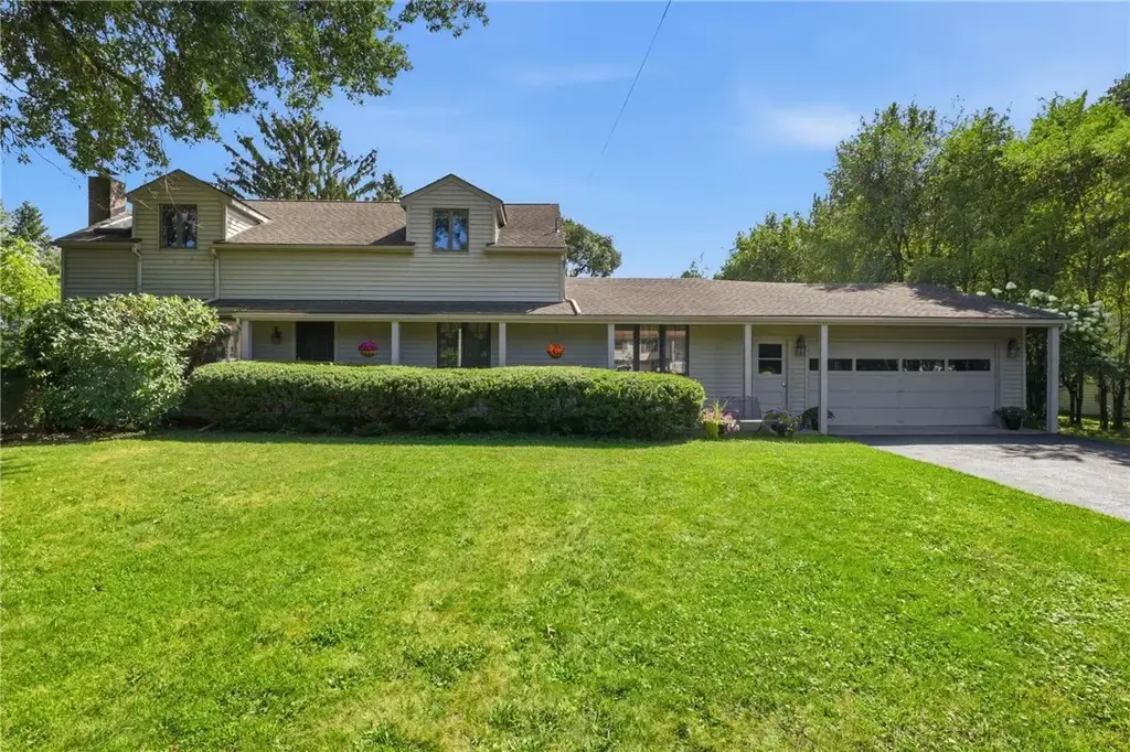 695 Embury Road, Penfield