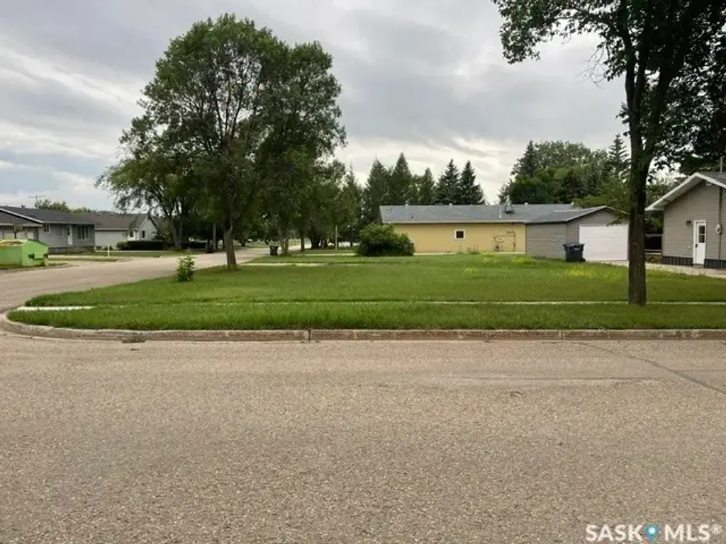 300 Coteau Avenue W, Carlyle
