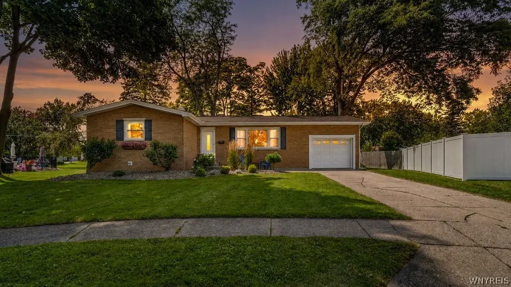 16 Niagara Circle, North Tonawanda