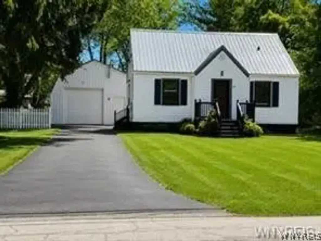 139 Allendale Road, West Seneca