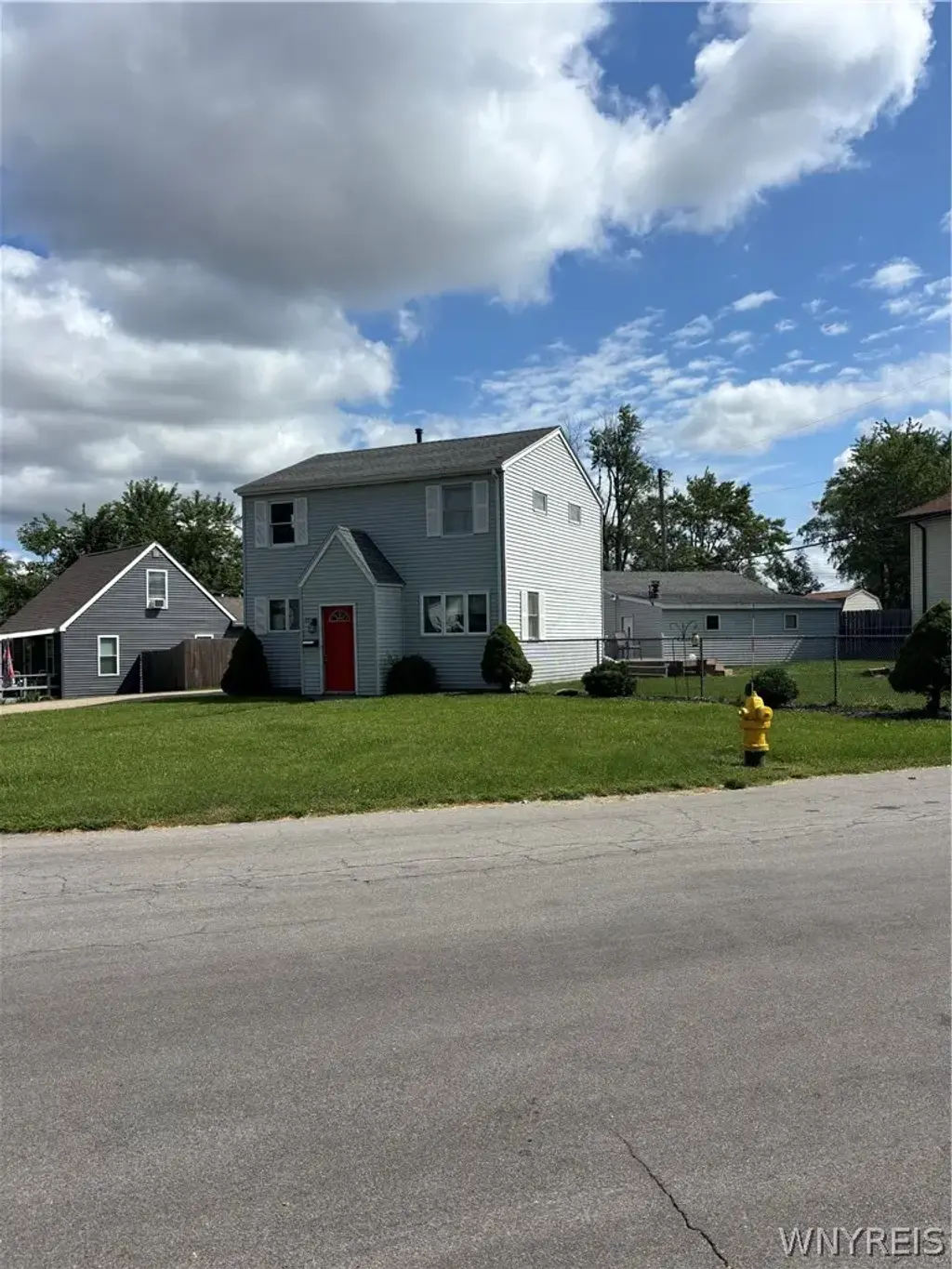 83 Elm Road, Amherst