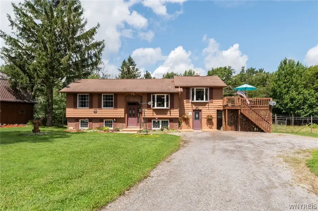 2025 Thomas Road, Sheldon