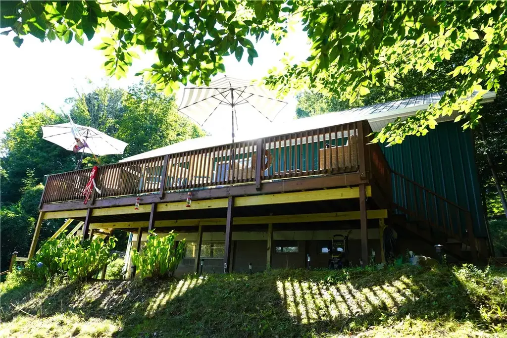 7957 N Maple Road, Wolcott